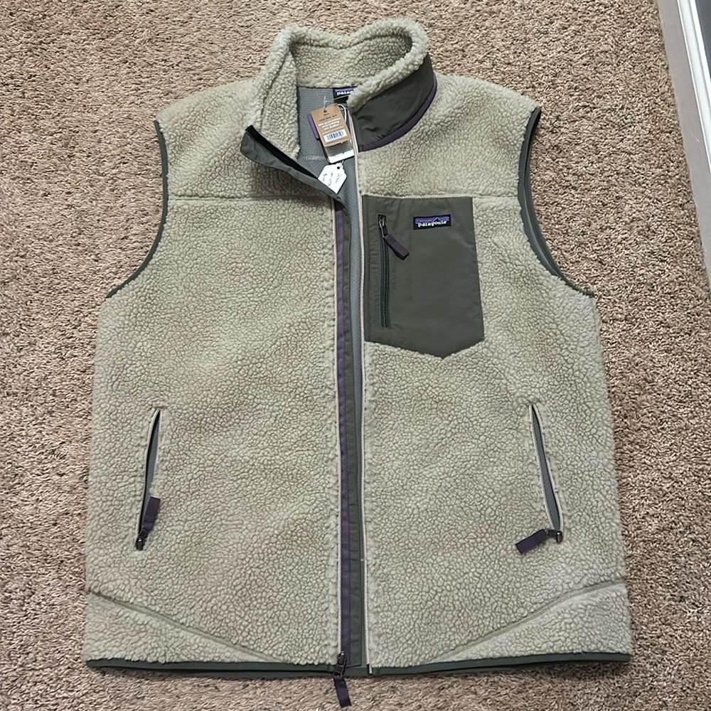 New men’s patagonia vest